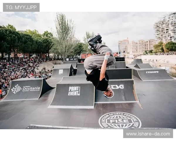 上海极限运动队在世界街舞大赛中的耐力表现引发热议与赞赏 上海极限运动队在世界街舞大赛中的耐力表现引发热议与赞赏