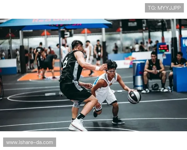 赛后分析：成都篮球队与广州篮球队的战术意识与表现对比探讨