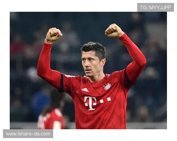 莱万回归旧主战拜仁球迷怒斥其忘恩负义情感复杂